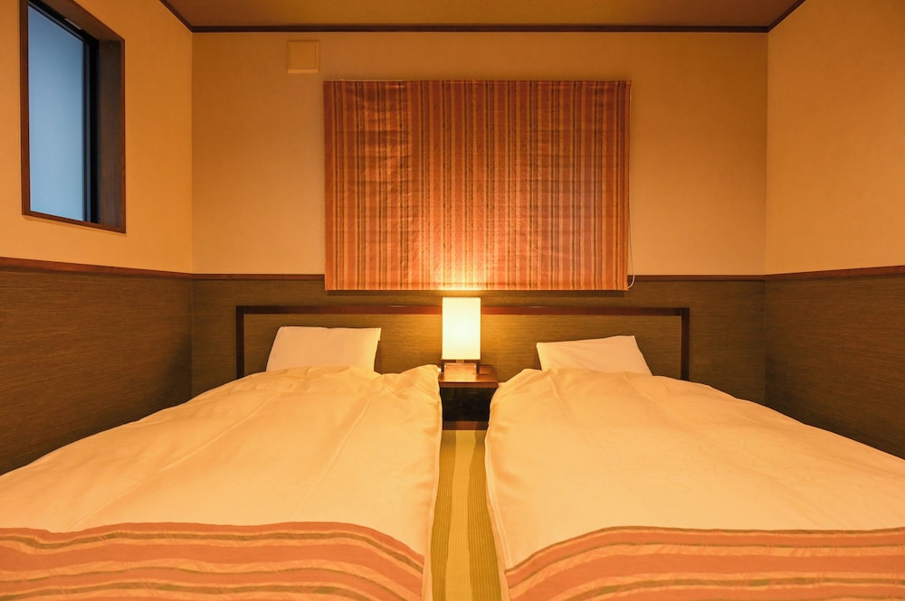 囲炉裏 和洋室　禁煙 客室3 | 風の谷の庵