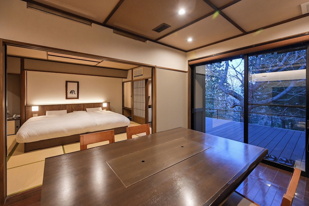 ダイニングルーム　禁煙 客室3 | 風の谷の庵