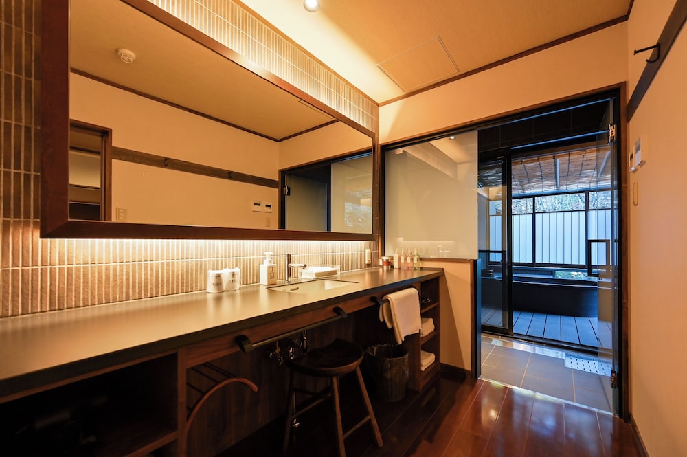 ダイニングルーム　喫煙 バスルーム1 | 風の谷の庵