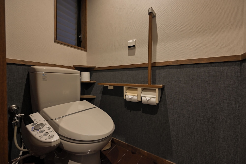 囲炉裏 和洋室　喫煙 客室の設備とサービス0 | 風の谷の庵