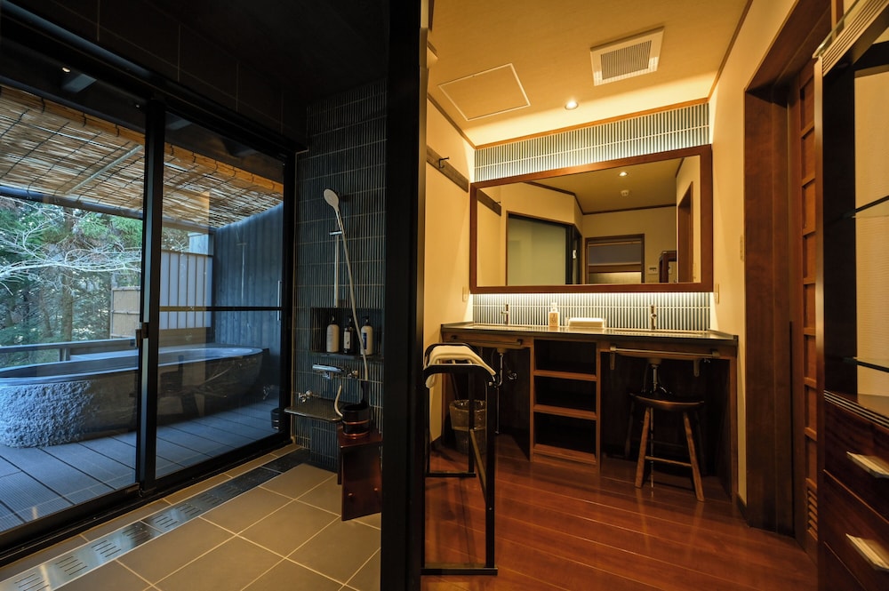 囲炉裏 和洋室　禁煙 バスルーム1 | 風の谷の庵