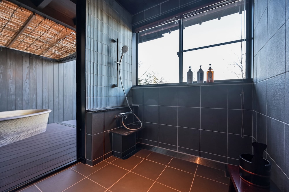 シアタールーム禁煙 バスルーム1 | 風の谷の庵