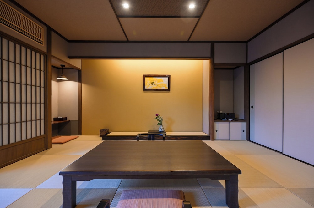 囲炉裏 和洋室　禁煙 客室2 | 風の谷の庵