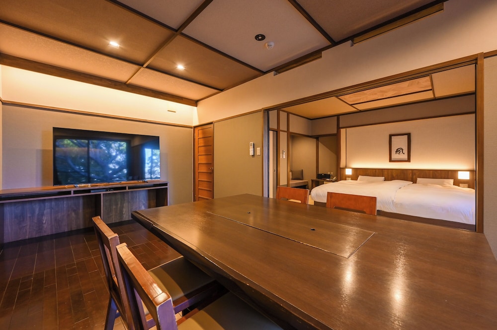 ダイニングルーム　禁煙 客室4 | 風の谷の庵