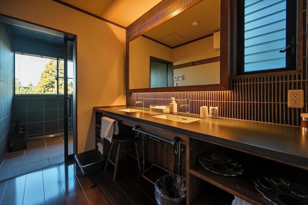 シアタールーム禁煙 バスルーム2 | 風の谷の庵