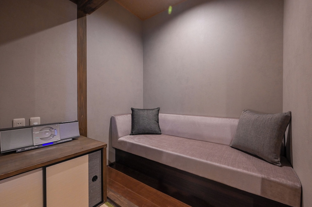 ダイニングルーム　喫煙 客室3 | 風の谷の庵