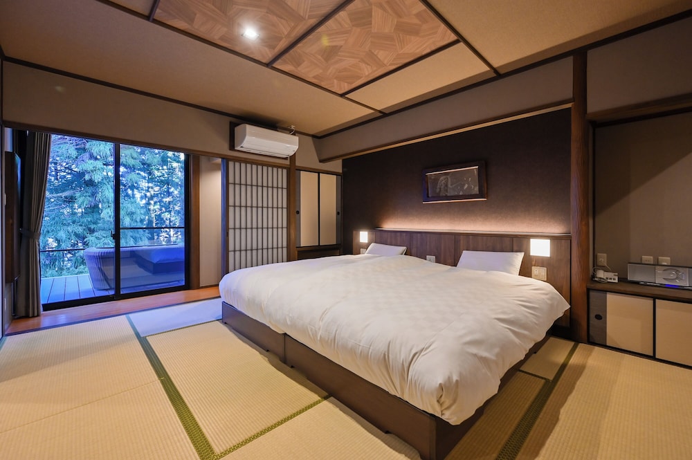 ダイニングルーム　喫煙 客室2 | 風の谷の庵