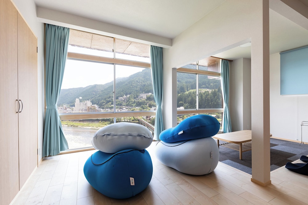 ロフトベッドルーム「湯ケ峰」 川側 素泊まり 部屋からの景観0 | 下呂温泉 望川館