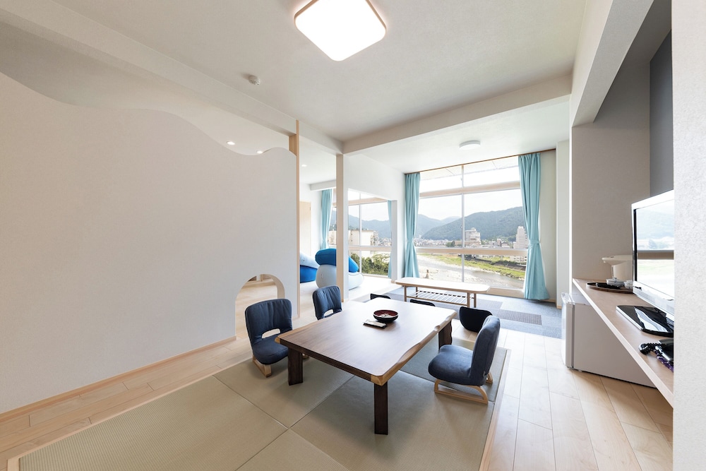 ロフトベッドルーム「湯ケ峰」 川側 素泊まり 客室1 | 下呂温泉 望川館