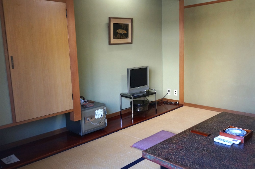 和室　6畳　共有バストイレ | 下呂温泉 望川館