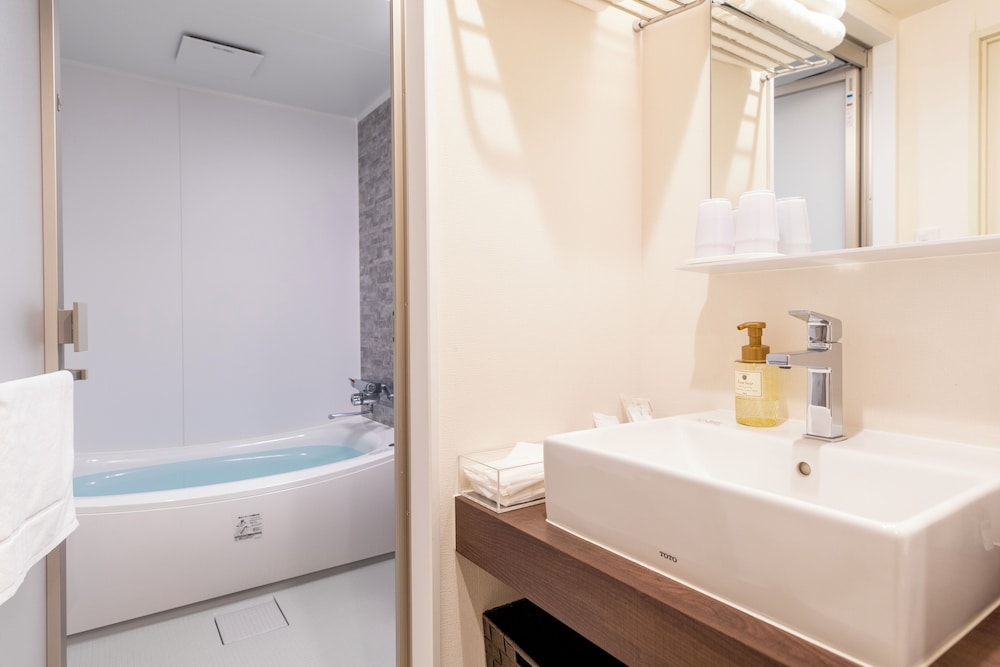 デラックスルーム 4人部屋 4F～5F 富士山ビュー 禁煙 バスルーム1 | ホテルレジーナ河口湖