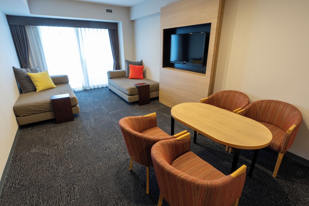 デラックスルーム 4人部屋 4F～5F 富士山ビュー 禁煙 リビング エリア0 | ホテルレジーナ河口湖