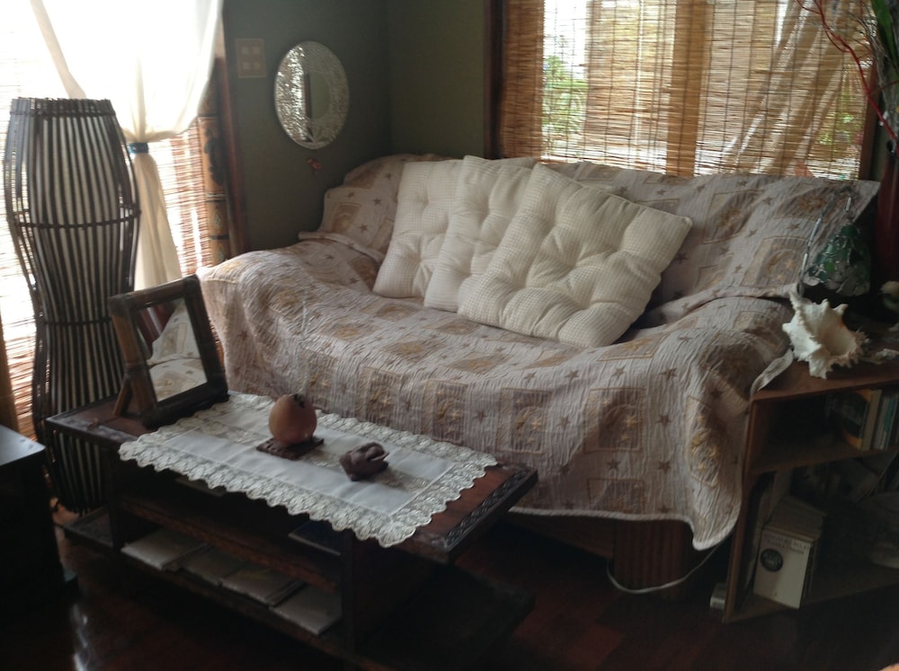 ロビーラウンジ1 | 女性専用癒やしの宿 みるく家 - 女性専用