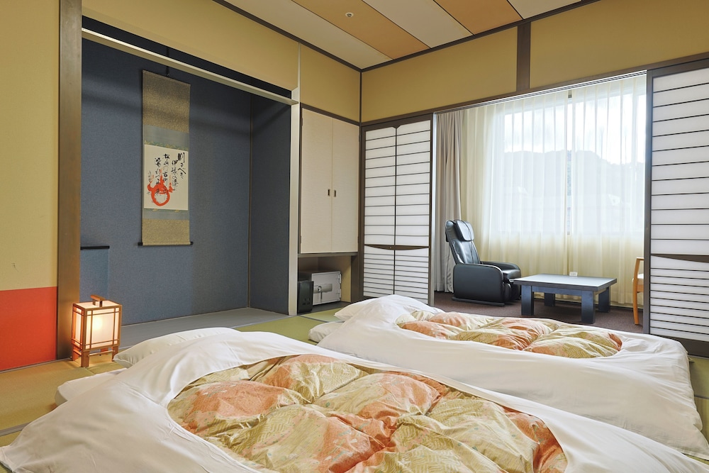 スタンダード和室 禁煙 (2食付きプラン) 客室3 | 道後舘