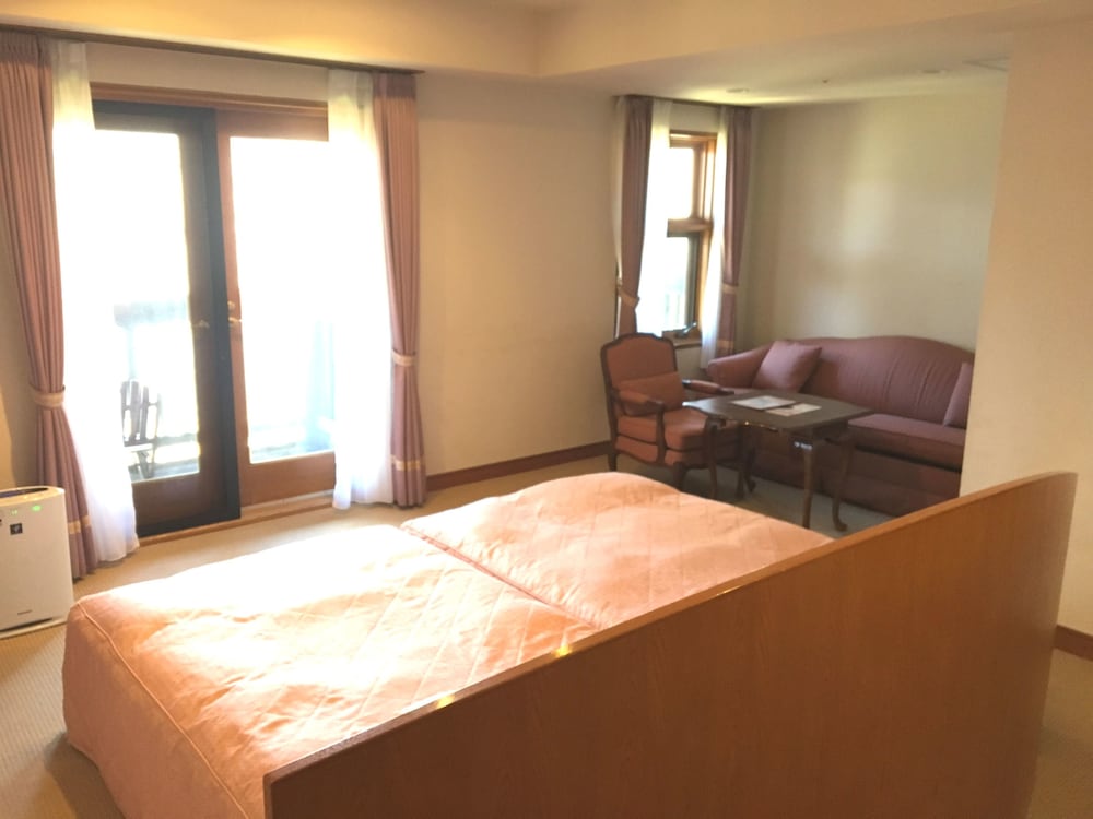 デラックス ハリウッド トリプルルーム 禁煙 客室2 | 中禅寺金谷ホテル