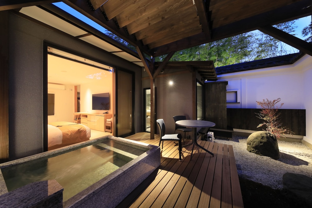 露天風呂付和室 デラックスダブル 禁煙 テラス / パティオ2 | 河口湖 温泉寺 夢殿