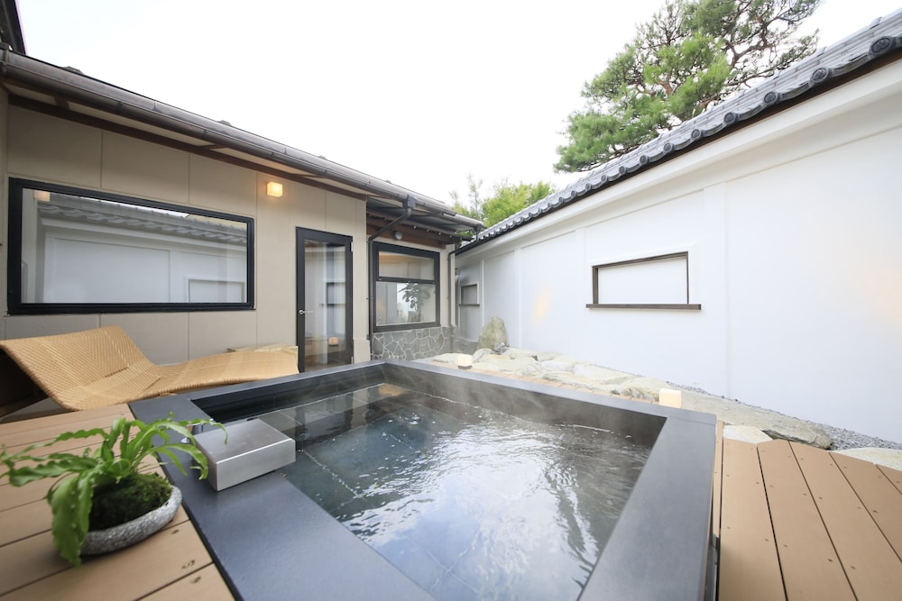 ラグジュアリー スイート + ロフト 禁煙 客室17 | 河口湖 温泉寺 夢殿