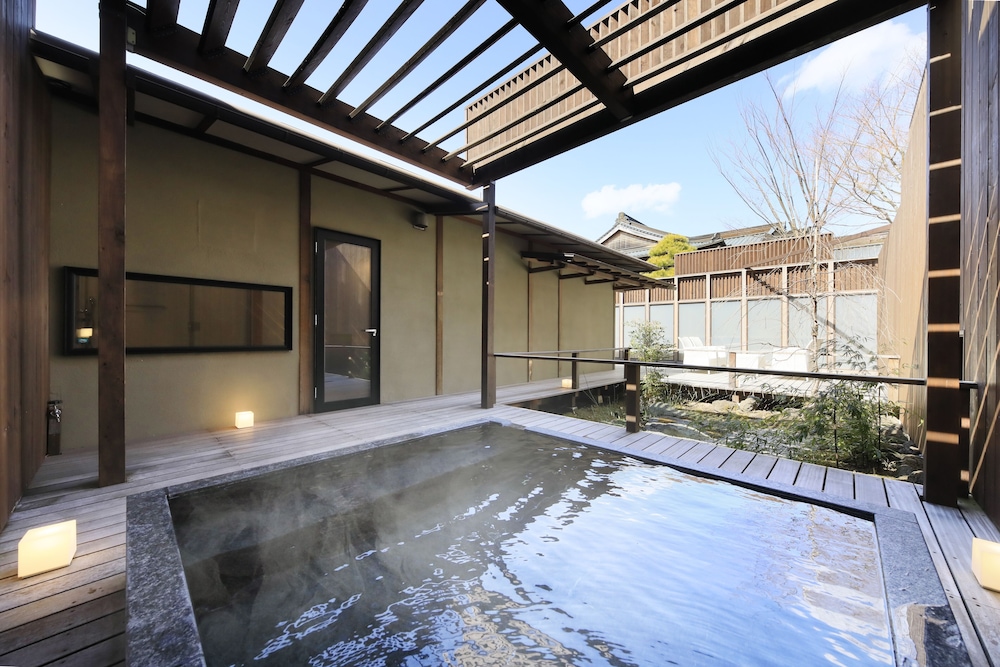 プレジデンシャル スイート 禁煙 (SAKURA) 客室5 | 河口湖 温泉寺 夢殿