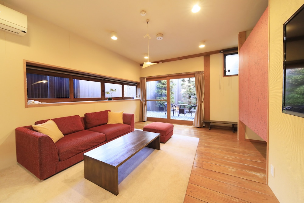 プレミア スイート 禁煙 客室5 | 河口湖 温泉寺 夢殿