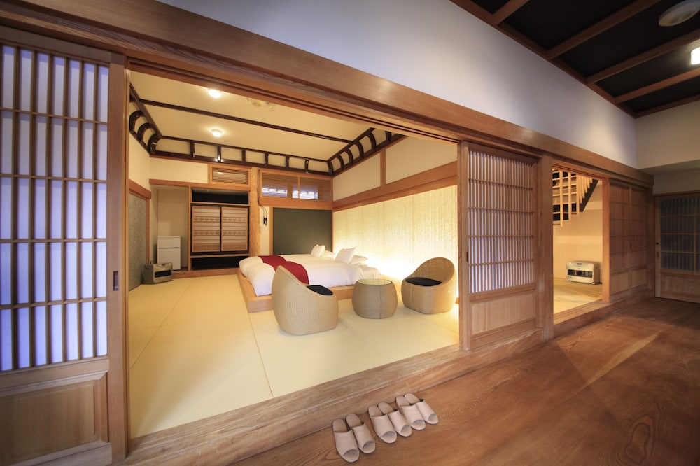 プレジデンシャル スイート 禁煙 (HIKARINOMA) 客室3 | 河口湖 温泉寺 夢殿