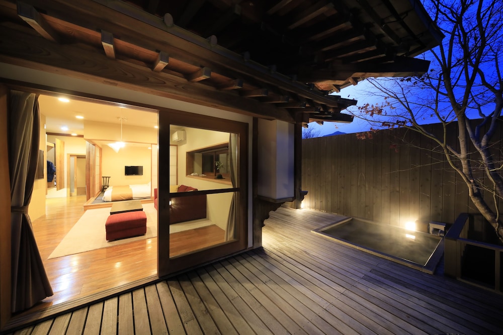 プレミア スイート 禁煙 テラス / パティオ1 | 河口湖 温泉寺 夢殿