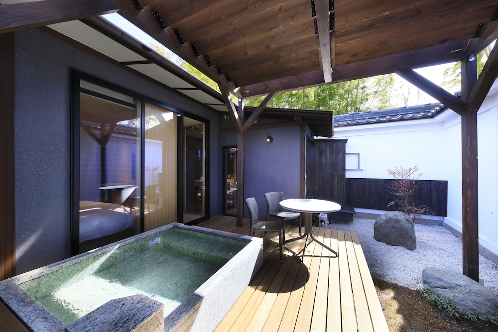 露天風呂付和室 デラックスダブル 禁煙 テラス / パティオ1 | 河口湖 温泉寺 夢殿