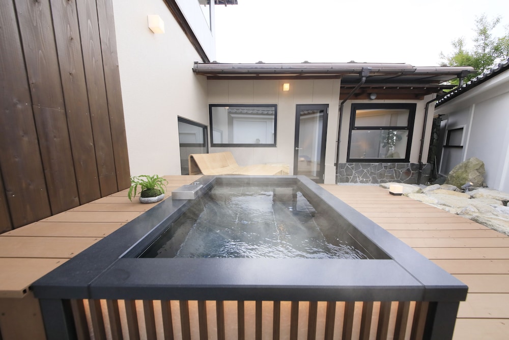 ラグジュアリー スイート + ロフト 禁煙 客室21 | 河口湖 温泉寺 夢殿