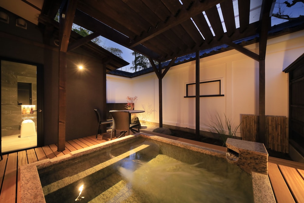 露天風呂付和室 デラックスダブル 禁煙 客室11 | 河口湖 温泉寺 夢殿