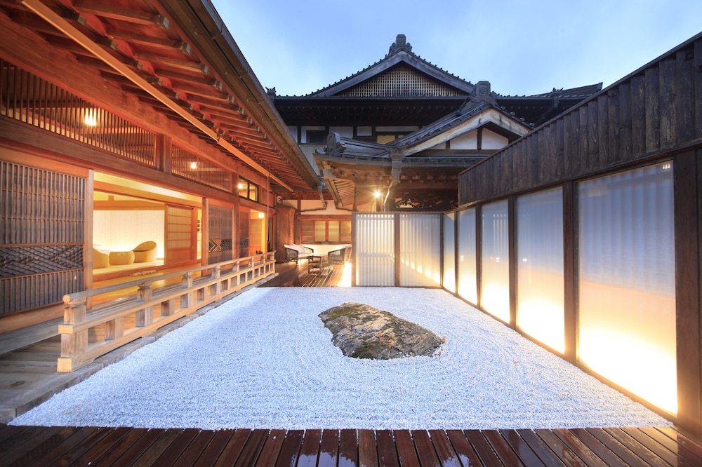 プレジデンシャル スイート 禁煙 (HIKARINOMA) テラス / パティオ2 | 河口湖 温泉寺 夢殿