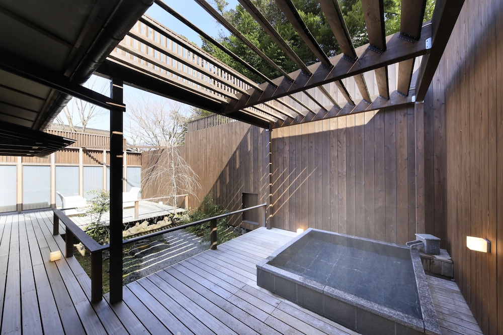 プレジデンシャル スイート 禁煙 (SAKURA) 客室15 | 河口湖 温泉寺 夢殿