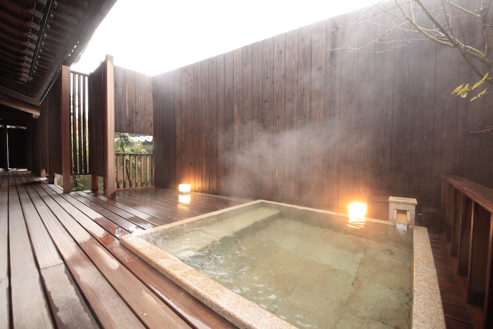 プレミア スイート 禁煙 バスルーム1 | 河口湖 温泉寺 夢殿