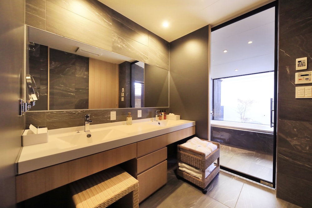 露天風呂付和室 デラックスダブル 禁煙 バスルーム1 | 河口湖 温泉寺 夢殿