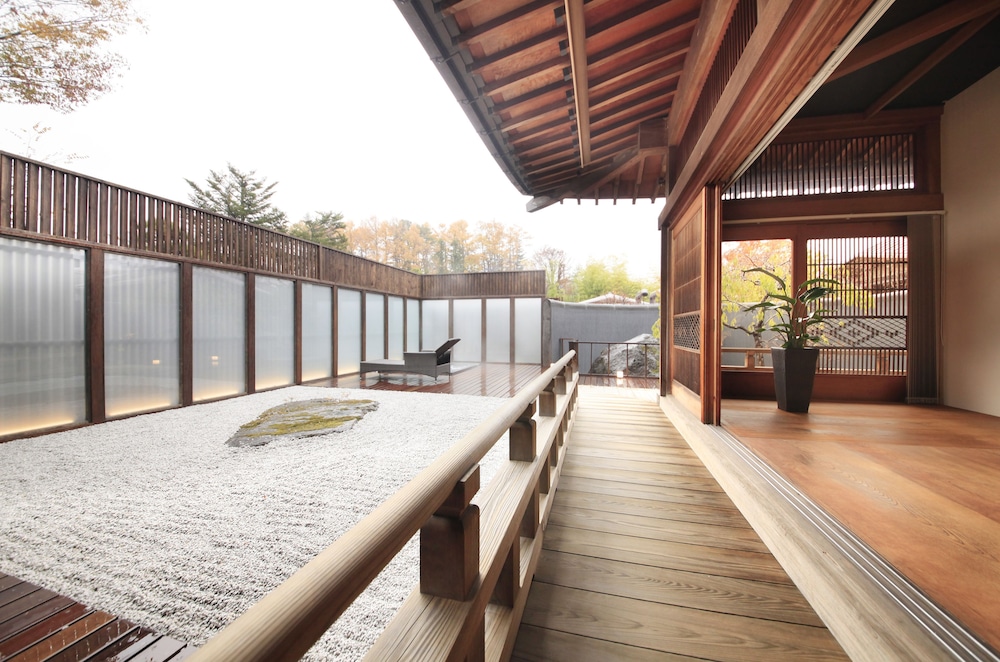 プレジデンシャル スイート 禁煙 (HIKARINOMA) 部屋からの景観0 | 河口湖 温泉寺 夢殿