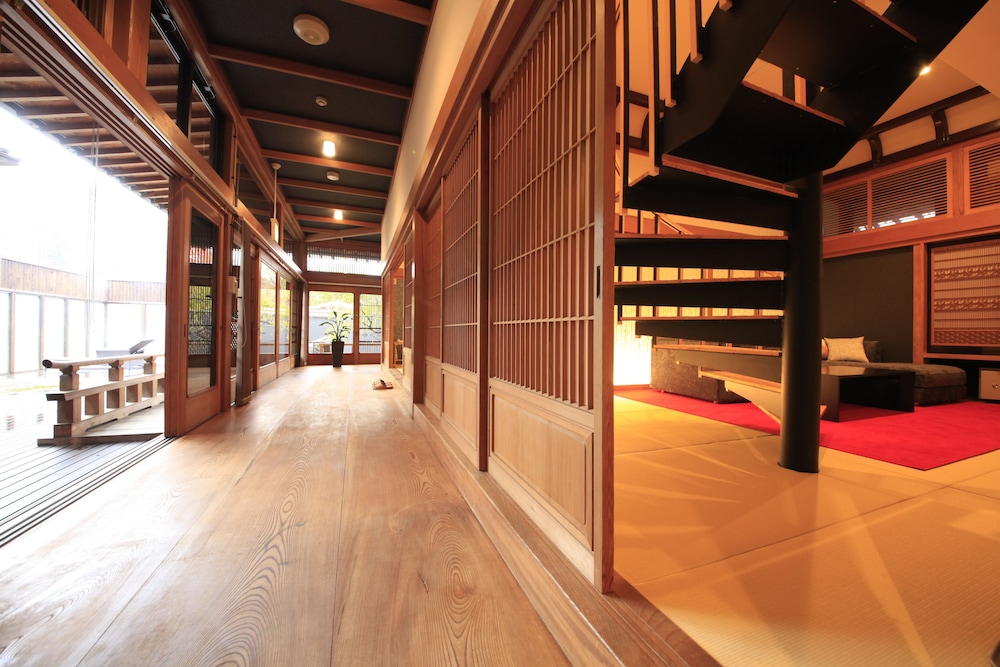 プレジデンシャル スイート 禁煙 (HIKARINOMA) 客室9 | 河口湖 温泉寺 夢殿