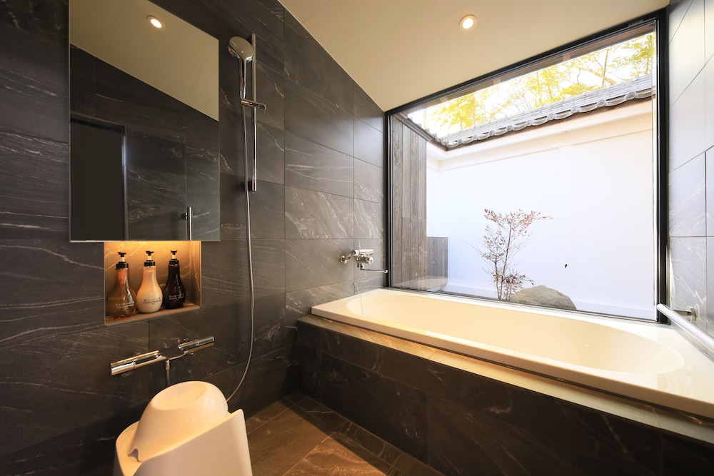 露天風呂付和室 デラックスダブル 禁煙 バスルーム0 | 河口湖 温泉寺 夢殿