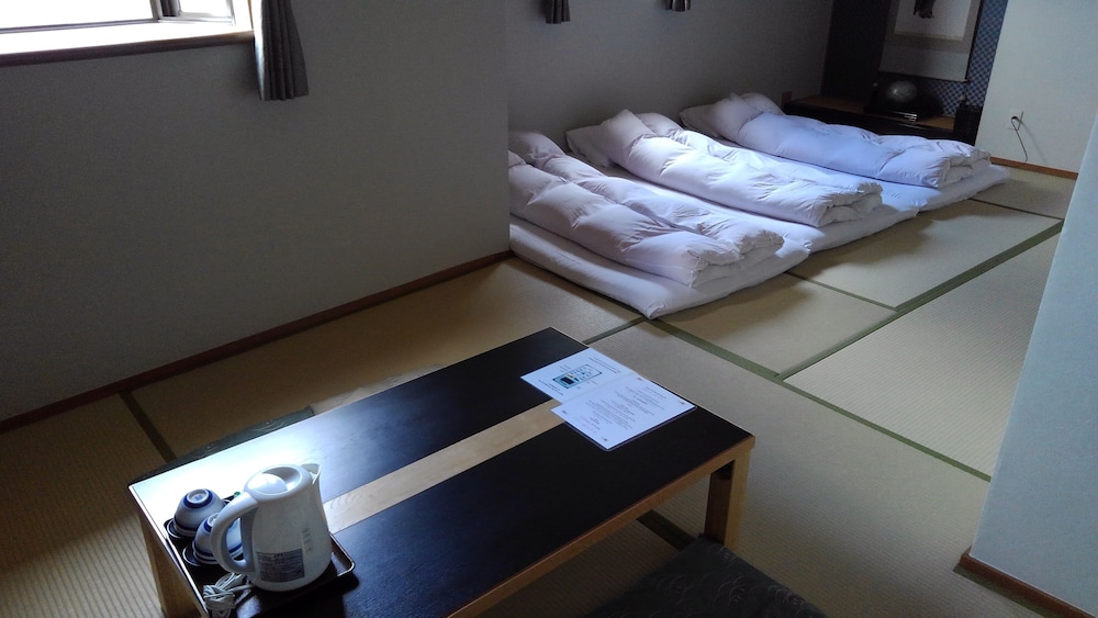 和室 4名部屋（禁煙・山側・共用バスルーム） | さくらや