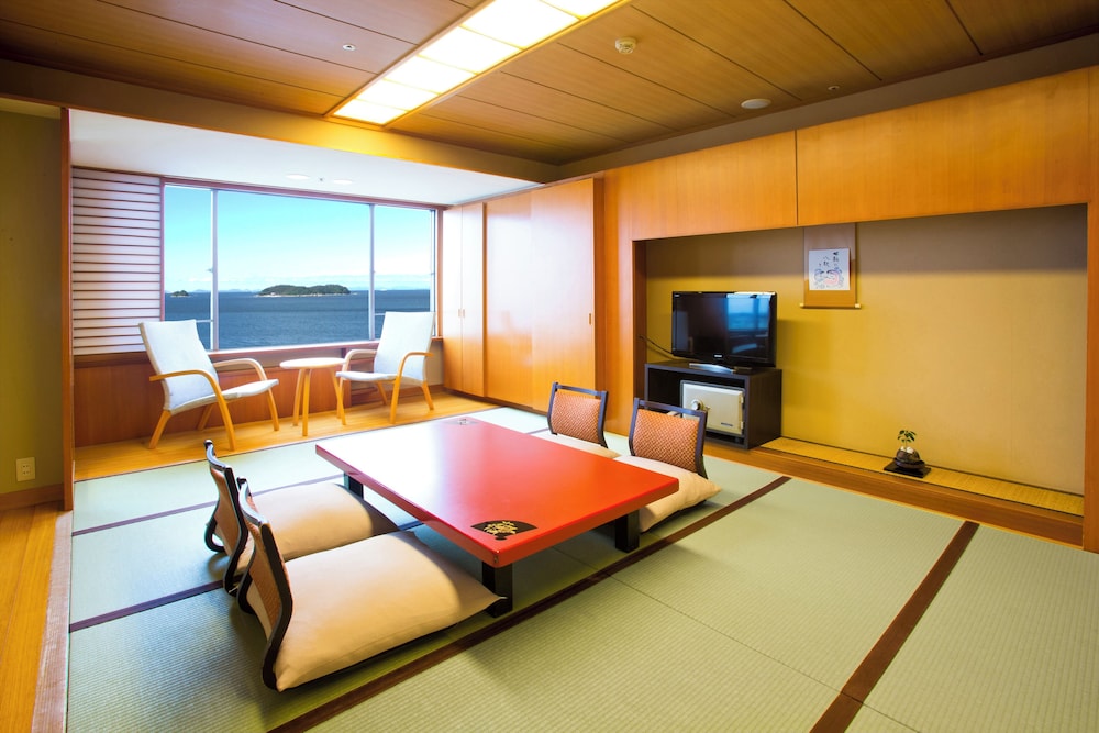 Japanese Style Room, Ocean View, Buffet Dinner 19:15 to 21:00 | ホテル明山荘