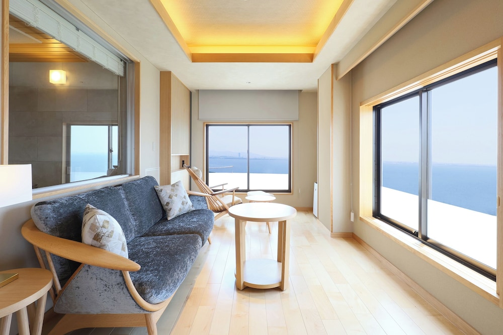 Universal View Suite, Ocean View, East Wing リビング エリア0 | ホテル明山荘