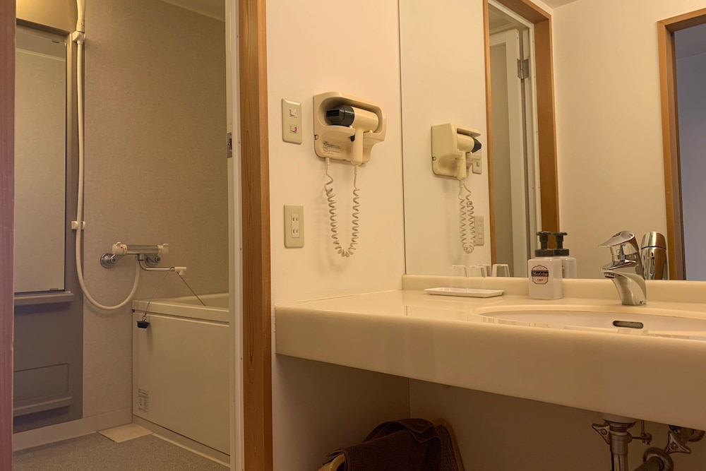 Japanese Style Room, Ocean View, Buffet Dinner 19:15 to 21:00 バスルーム0 | ホテル明山荘