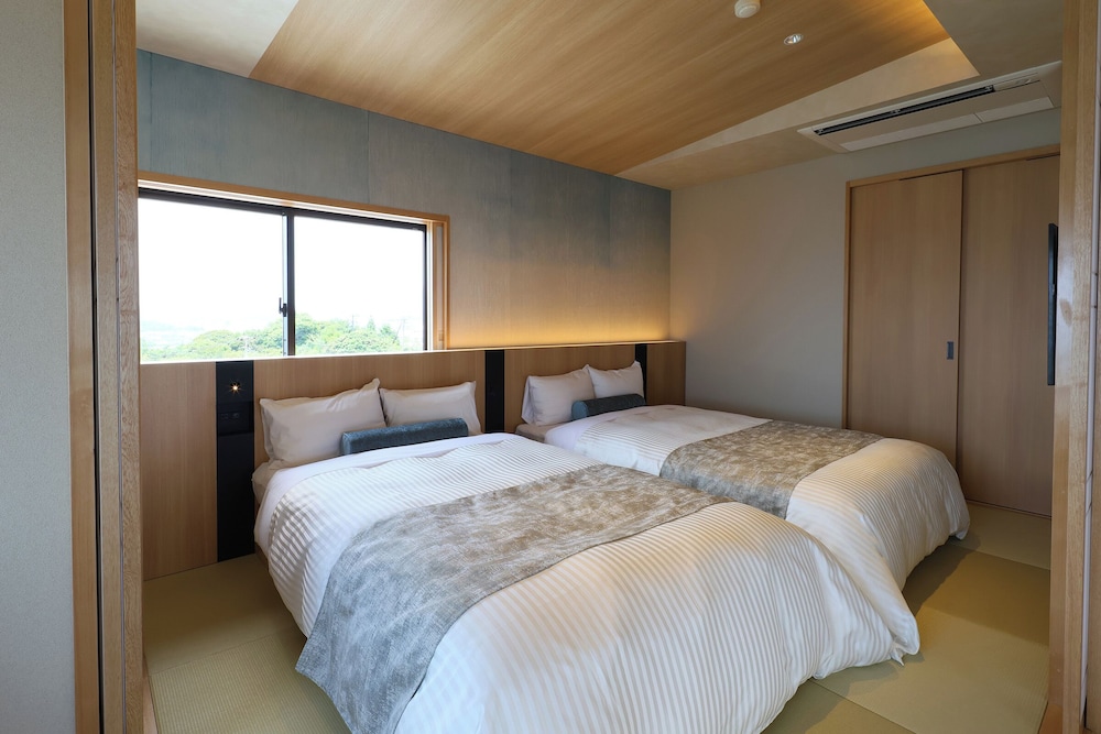 Universal View Suite, Ocean View, East Wing 客室2 | ホテル明山荘