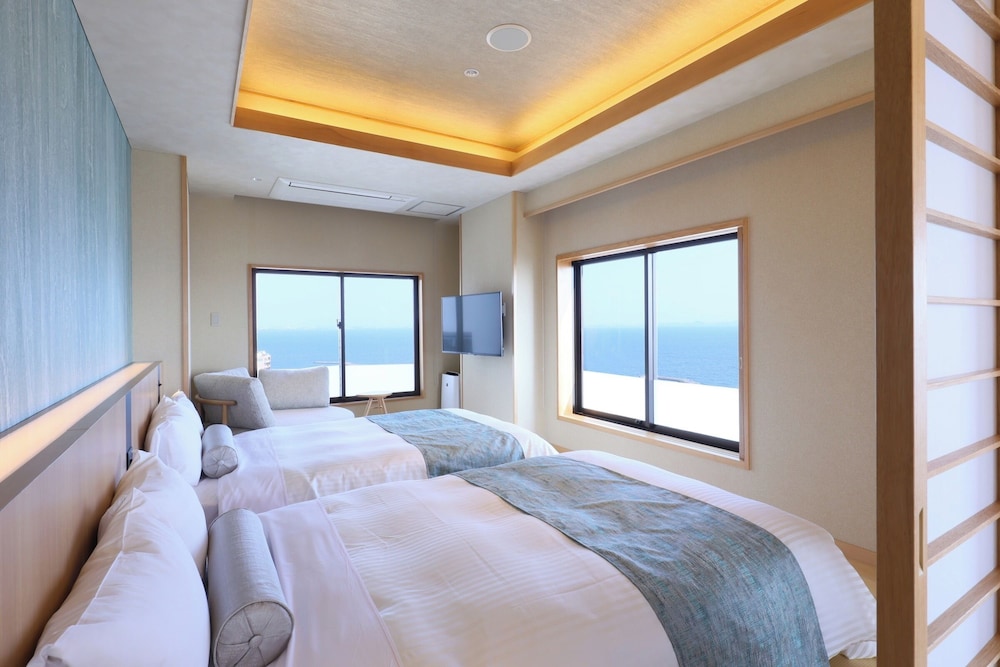 Front View Suite, Ocean View, East Wing 客室1 | ホテル明山荘