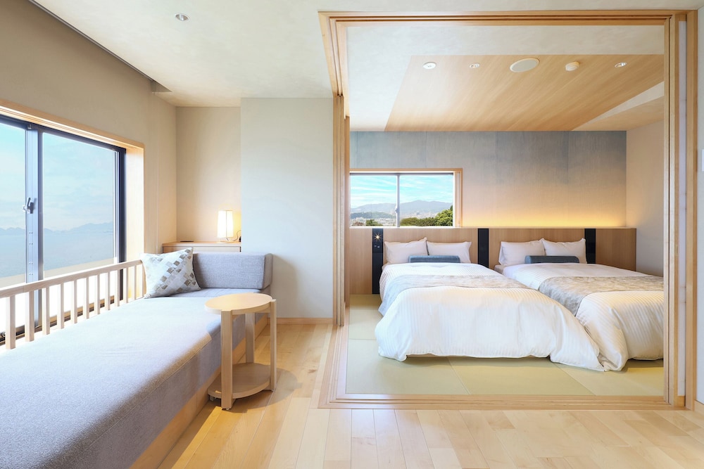 Universal View Suite, Ocean View, East Wing 客室1 | ホテル明山荘