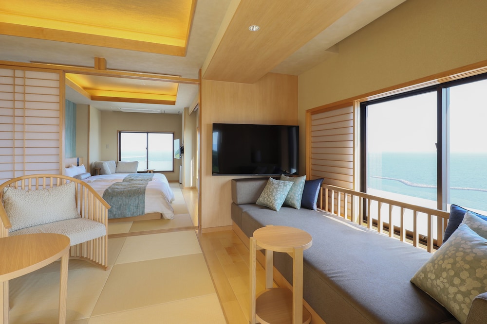 Front View Suite, Ocean View, East Wing | ホテル明山荘