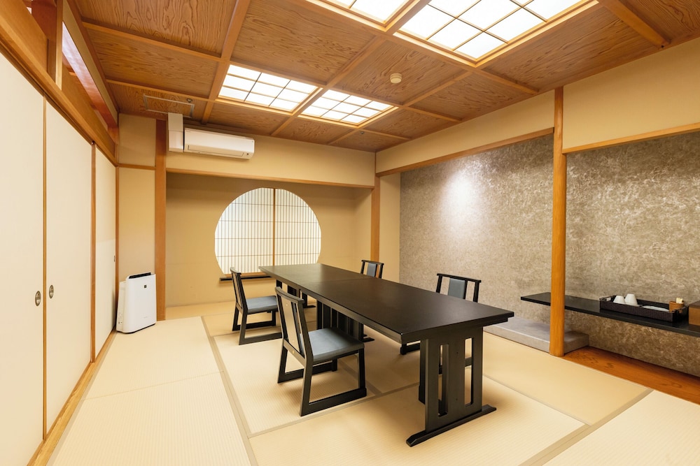 Japanese Style Room with Outdoor Hot Tub ダイニングルーム0 | ホテル明山荘