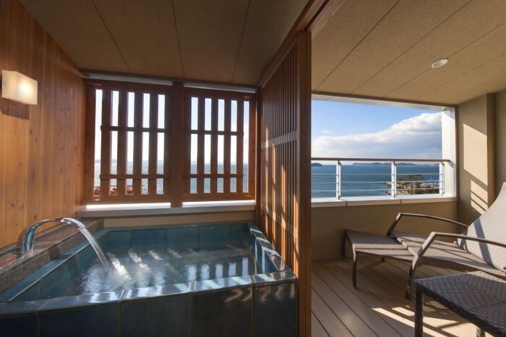 Premium Twin, Open-air Bath 深めの浴槽0 | ホテル明山荘