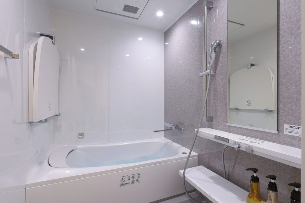 Front View Suite, Ocean View, East Wing バスルーム2 | ホテル明山荘