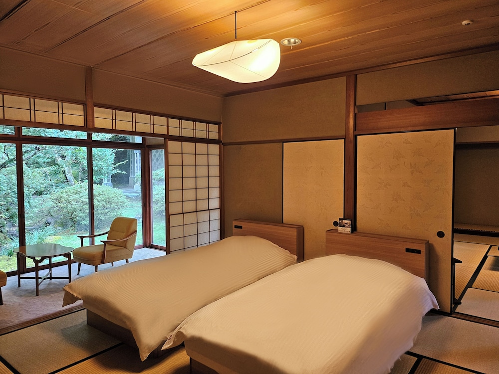新館和室デラックスルーム 禁煙 客室5 | 三養荘