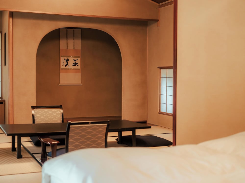 新館和室デラックスルーム 禁煙 客室10 | 三養荘