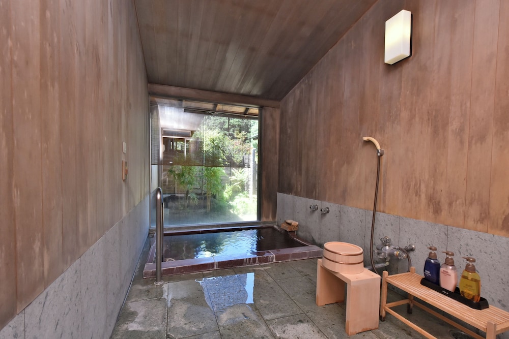 新館和室デラックスルーム 禁煙 バスルーム1 | 三養荘