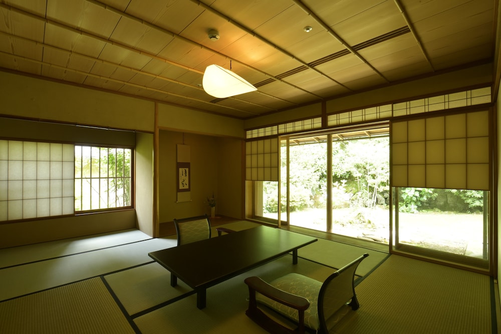 新館和洋室スタンダートルーム 禁煙 客室7 | 三養荘